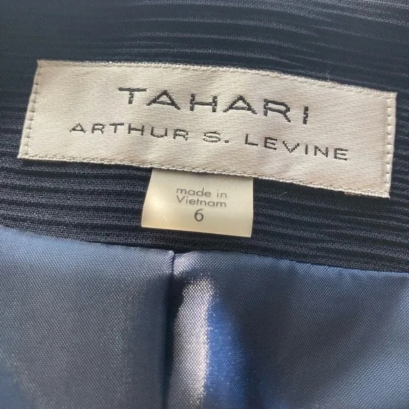 Navy blue blazer with front hidden clasp closure - Picture 2 of 2